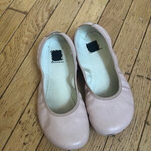 Barefoot style flats